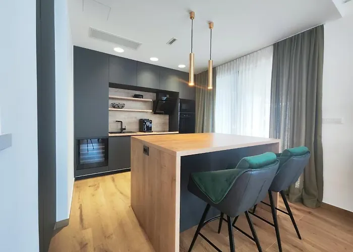 Jonisa - Pure Luxury Podstrana